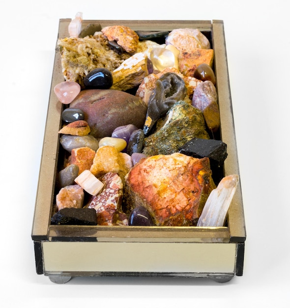 Стеклянная шкатулка с натуральными камнями