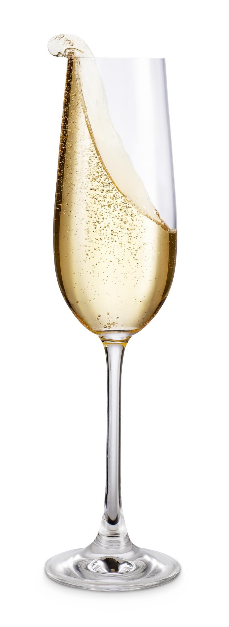 Photo glass of champagne isolated on white