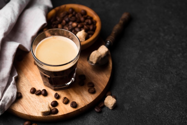 Foto bicchiere di caffè sul tavolo