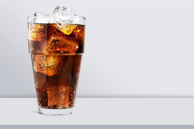 Photo glass of cola with ice cubes