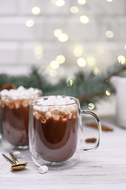 Photo glass cup of hot cocoa with christmas tree