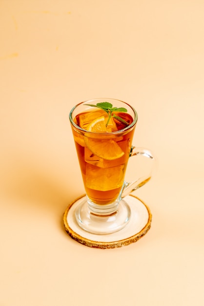 Photo glass of ice lemon tea