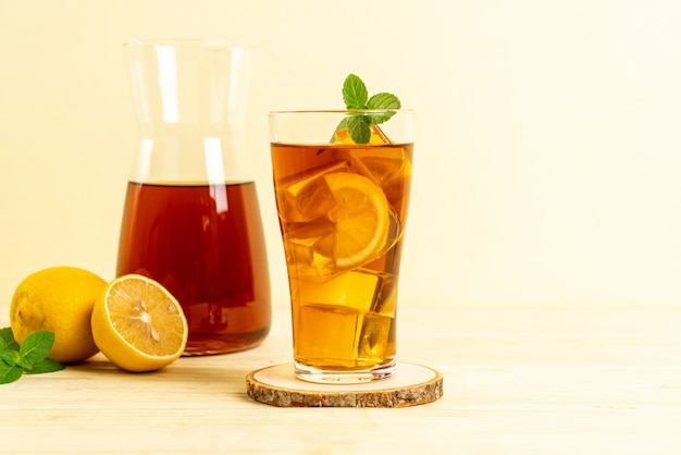 glass of ice lemon tea