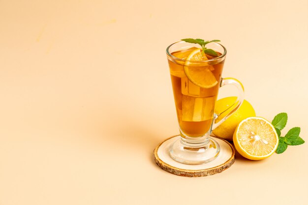 glass of ice lemon tea