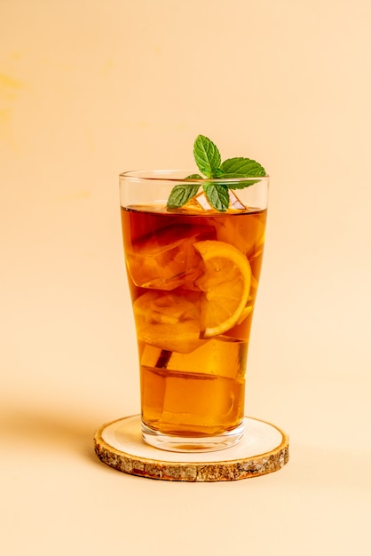 glass of ice lemon tea