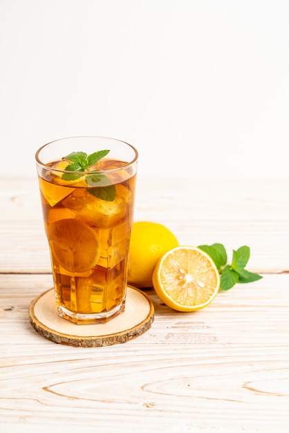 glass of ice lemon tea