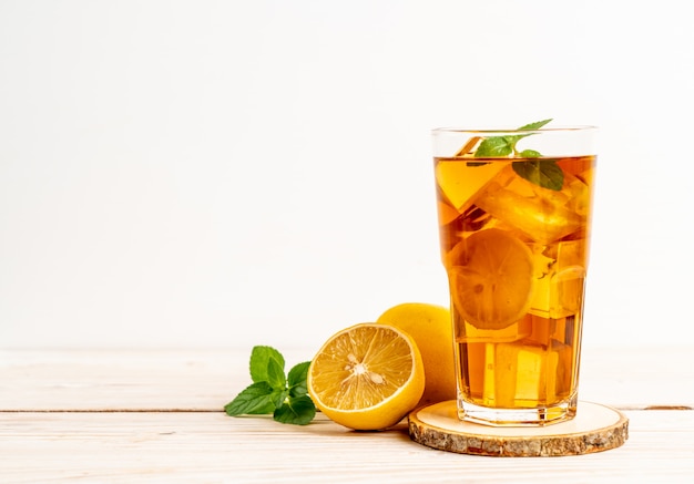 glass of ice lemon tea