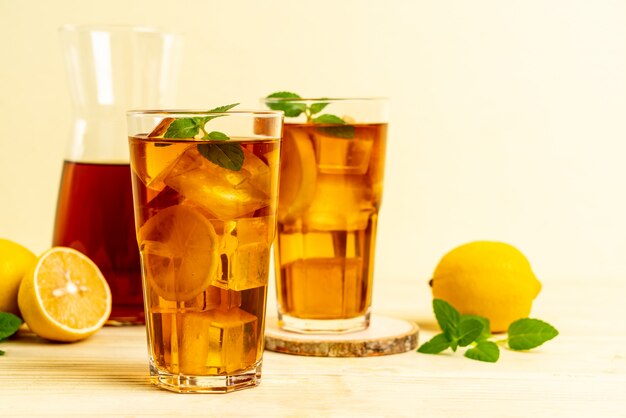 glass of ice lemon tea