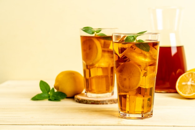 glass of ice lemon tea