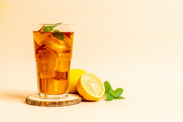 glass of ice lemon tea