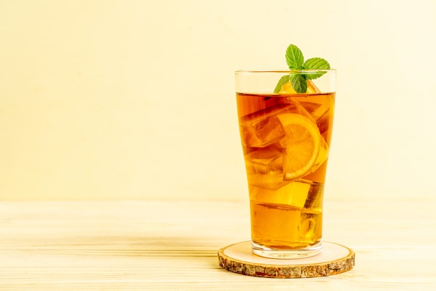 glass of ice lemon tea