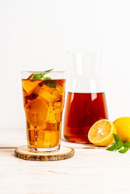 glass of ice lemon tea