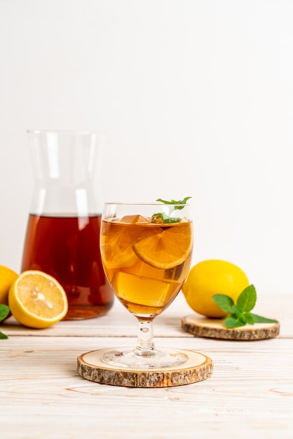 glass of ice lemon tea