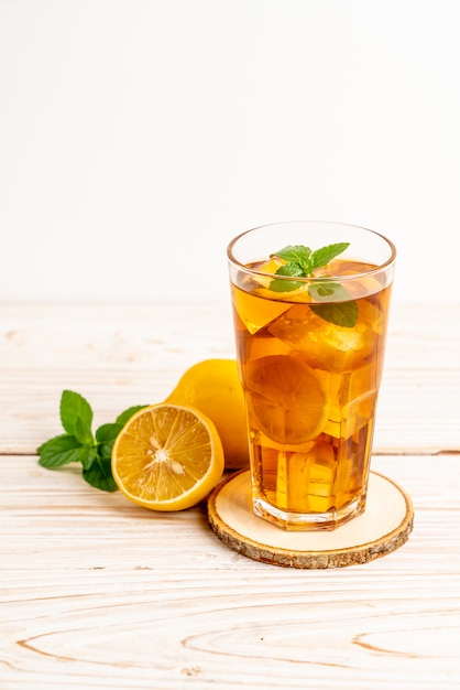 glass of ice lemon tea