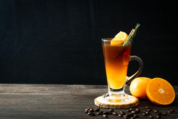 Photo glass of juice on table