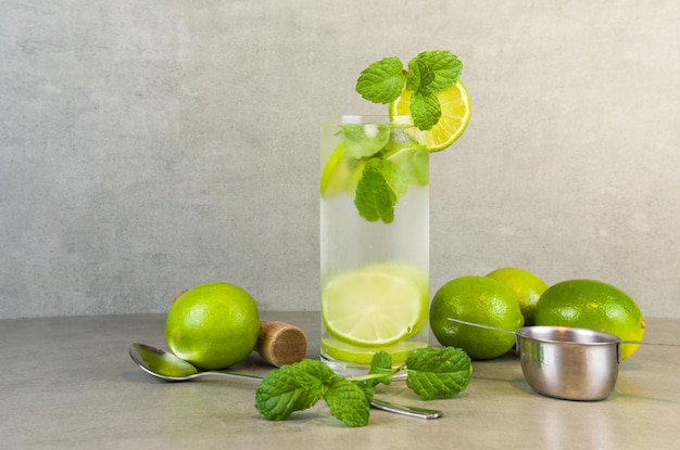 Bicchiere di cocktail mojito