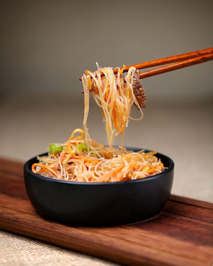 Photo glass noodle salad with meat and carrots