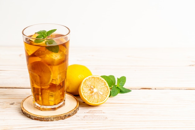 Фото Стакан ледяной чай с лимоном