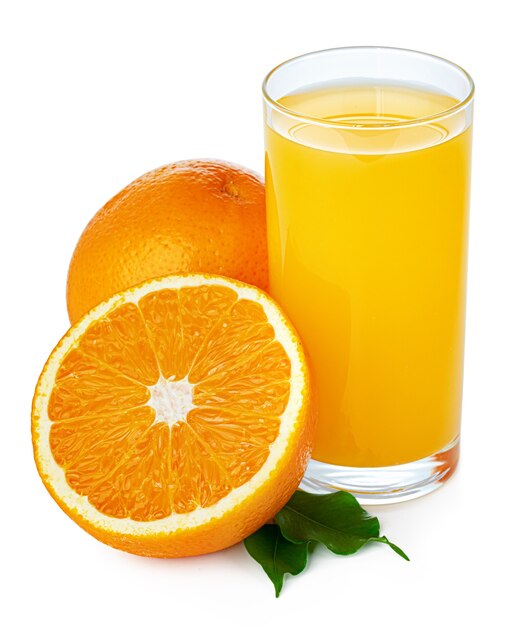 흰색 절연 오렌지 주스의 유리