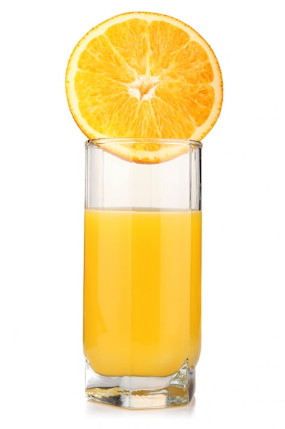 Photo glass of orange juice and sliced orange fruit isolated