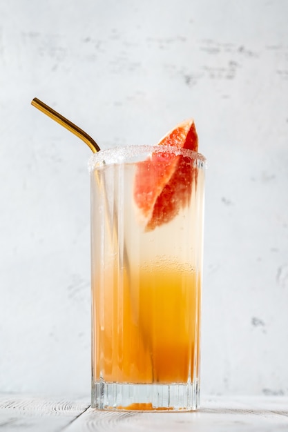 Glass of Paloma Virgin mocktail garnished with grapefruit slice