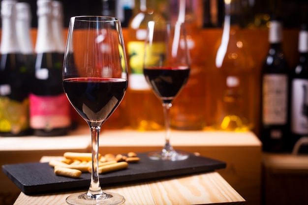 Photo glass of red wine prepared for tasting in a europe winery