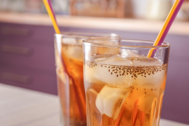 Photo glass of tea with chia seeds closeup