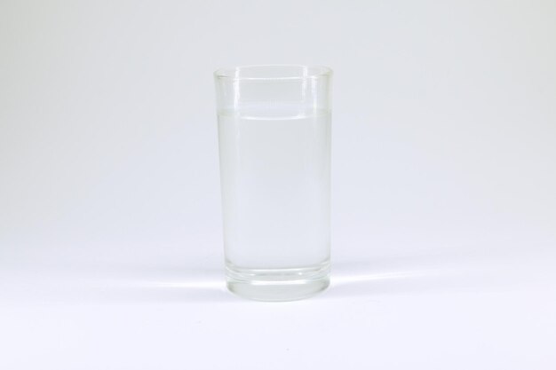 Photo glass of water against white background