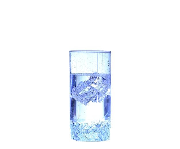 Photo glass of water, ice and slice of fresh lemon on a white background