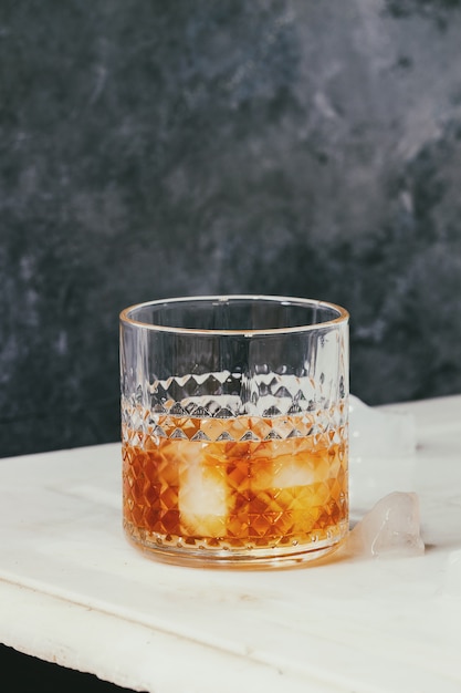 Photo glass of whiskey