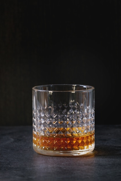 Photo glass of whiskey