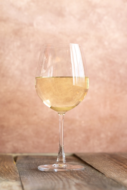 Photo glass of white wine