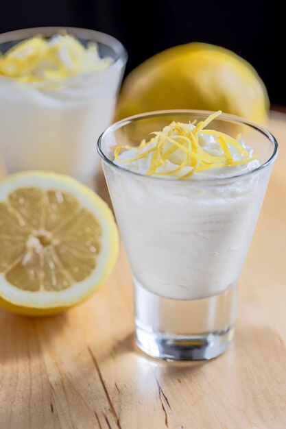 Foto vaso con mousse di limone