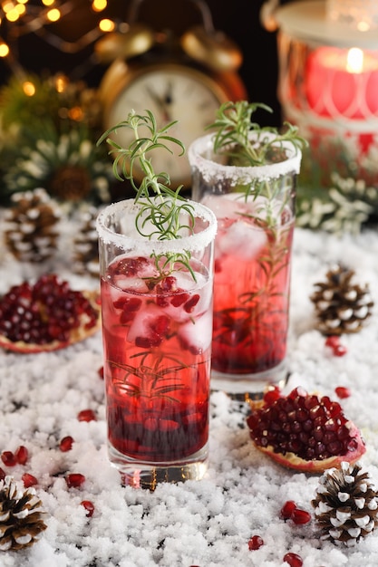 Photo glass with pomegranate margarita with candied cranberries rosemary cocktail for a christmas party