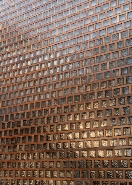 Glassblock met detail van houten architectonische gevel