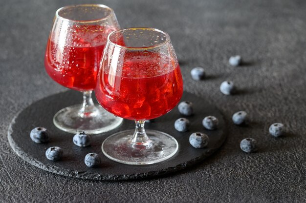 Photo glasses of blueberry juice