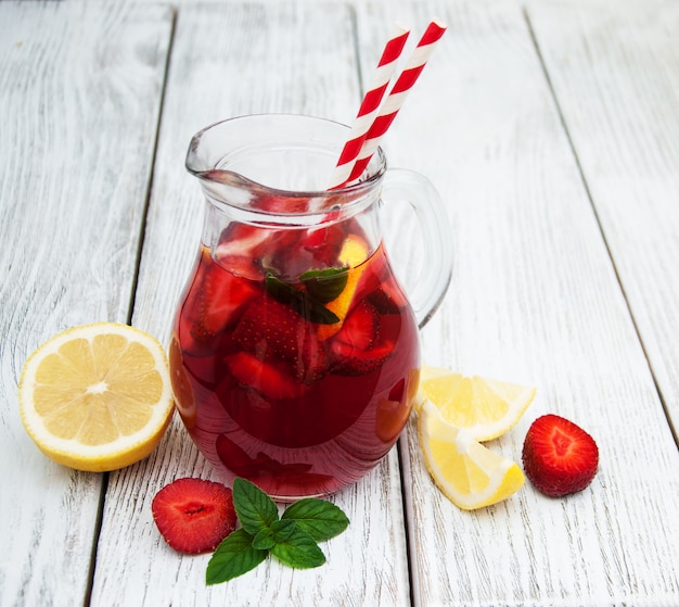 Glasses of lemonade with strawberries