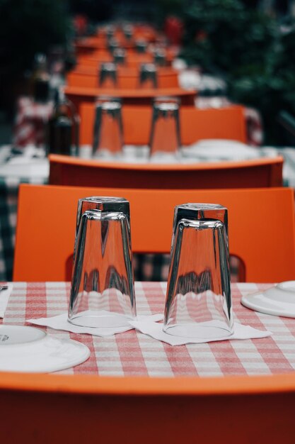 Foto bicchieri sul tavolo al caffè