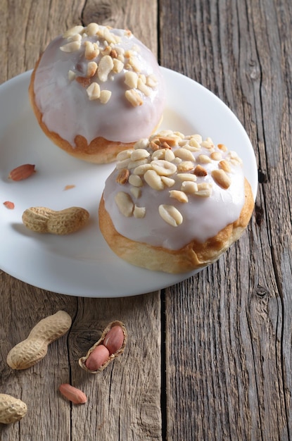 Glazed peanut buns