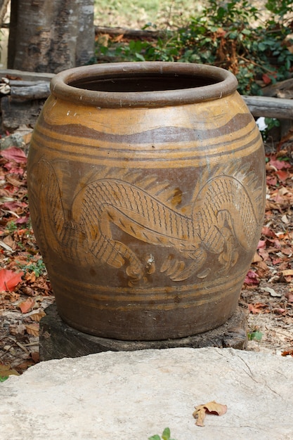 Glazed water jar with dragon pattern