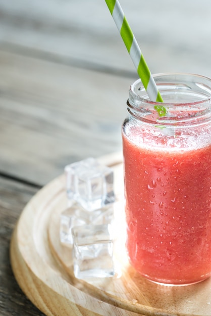 Glazen pot grapefruit smoothie