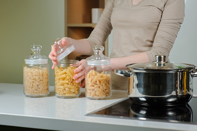 Glazen pot voor rauwe pasta