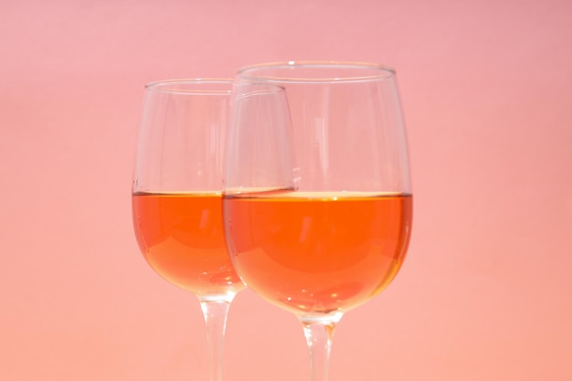 Glazen wijn heerlijke alcoholische drank in glazen