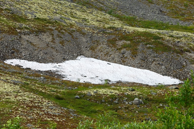 Gletsjer in de bergen van Khibiny, Kola-schiereiland, Rusland.