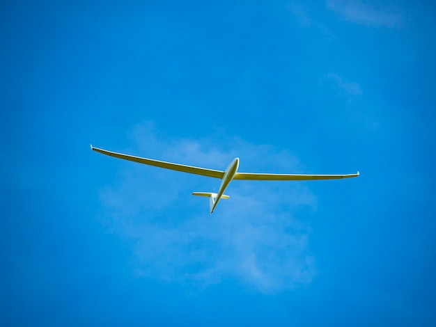 Foto aereo aliante nel cielo