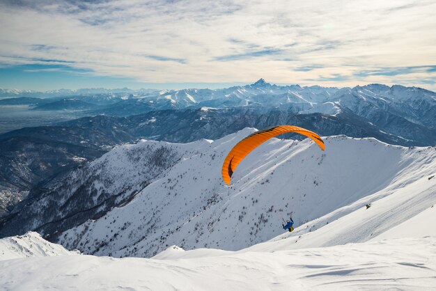 Glijscherm lancering van sneeuwhelling