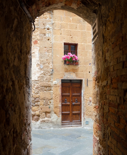 Glimp van de stad Pienza in Toscane