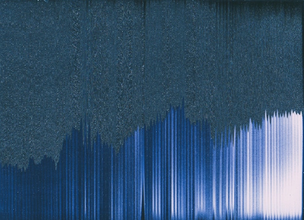 글리치 왜곡 비디오 손상 전송 오류 블록체인 기술 흰색 플레어 라인에 파란색 그레인 정적 노이즈 고민된 화면 결함 추상 오버레이