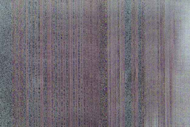 Foto sovrapposizione glitch texture del rumore della grana difetto di visualizzazione tv analogica vecchio filtro effetto video strato di distorsione statica della linea di colore viola scuro