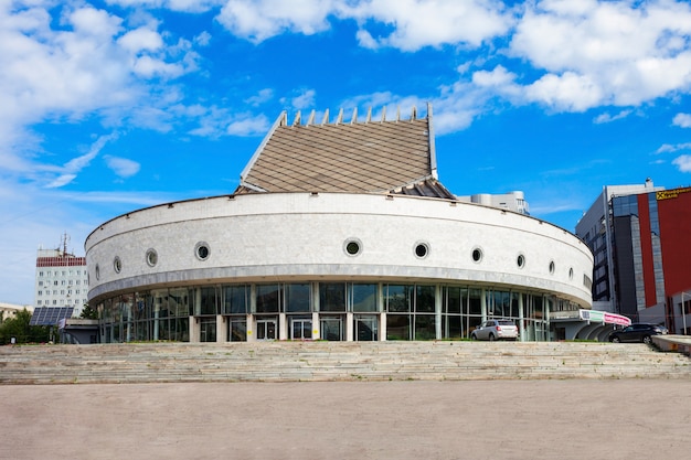 Foto teatro accademico di globus novosibirsk